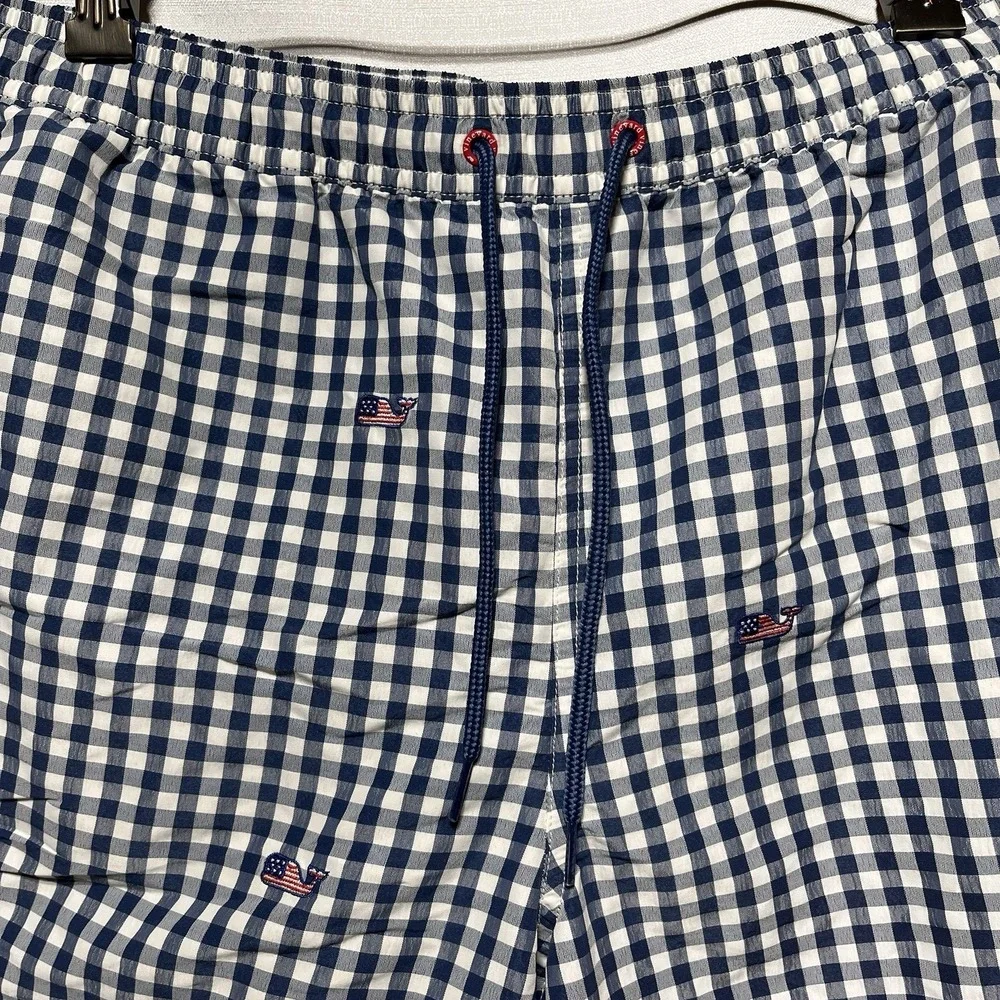 Vineyard Vines Embroidered Whales Swim Trunks Size L Pockets Lined USA W/ Pouch